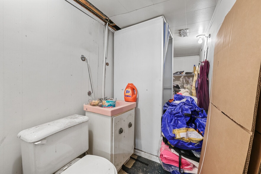 More Photos Of 620 Marsh Rd NE, Calgary General Retail For Lease