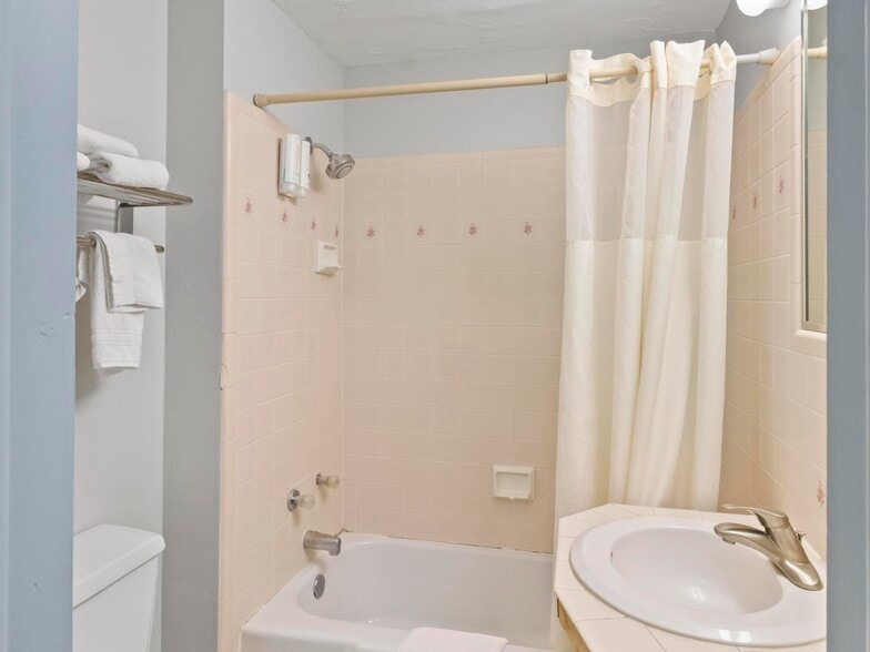 More Photos Of 180 E Center St, Panguitch Hotel For Sale