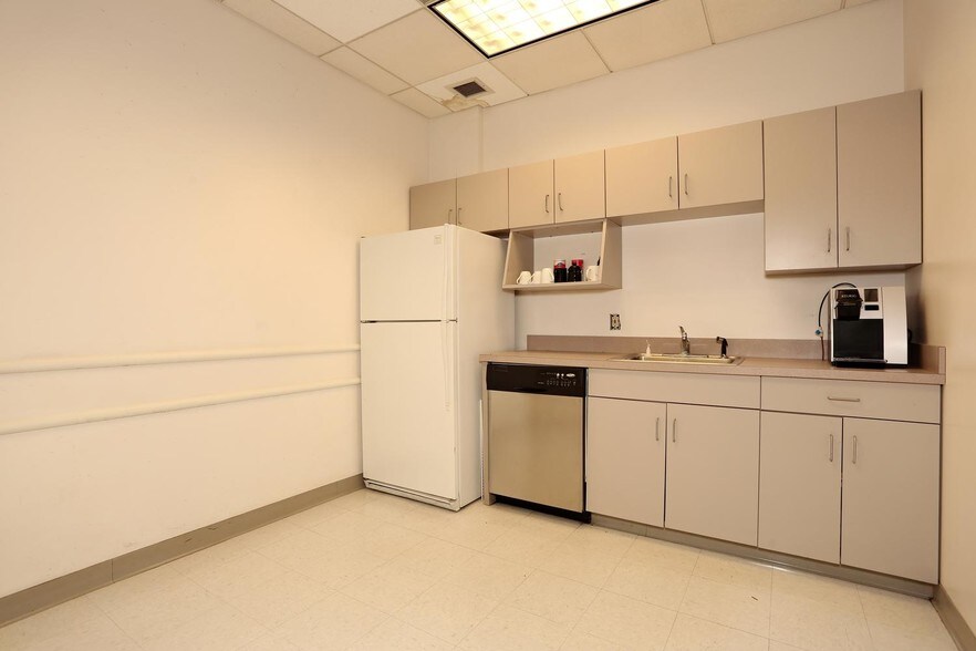 More Photos Of 58 Ware Rd, Upper Saddle River Flex For Lease