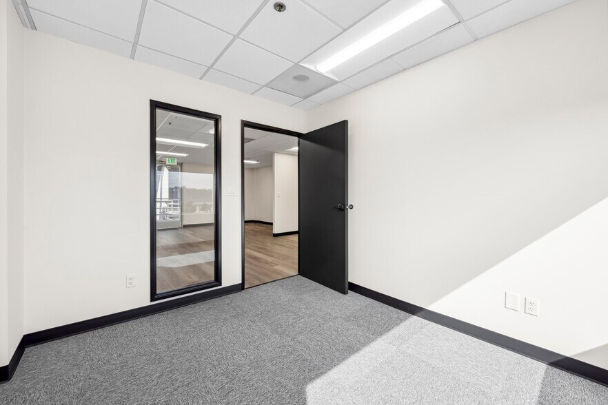 More Photos Of 990 Highland Dr, Solana Beach Coworking Space