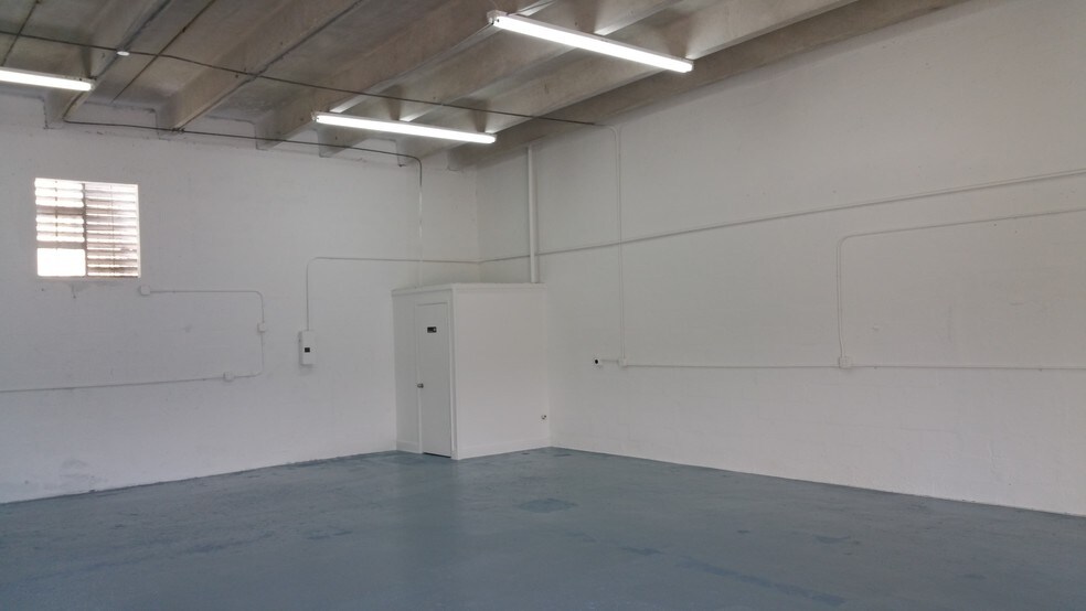 More Photos Of 9807-9808 NW 80th Ave, Hialeah Warehouse For Lease