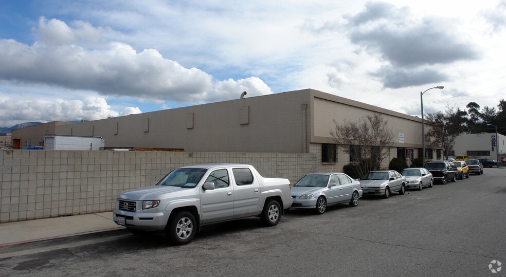 More Photos Of 8640 Tamarack Ave, Sun Valley Manufacturing For Lease