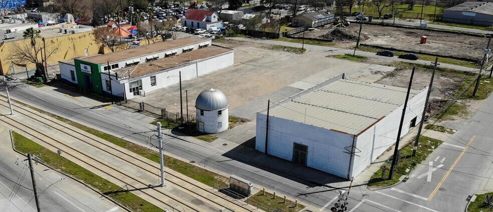 More Photos Of 6600 Harrisburg Blvd, Houston Storefront Retail Office For Sale