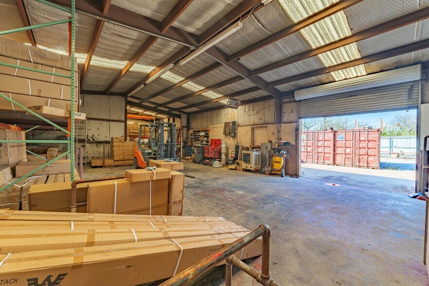 More Photos Of 5346 S US Highway 377, Stephenville Auto Repair For Sale