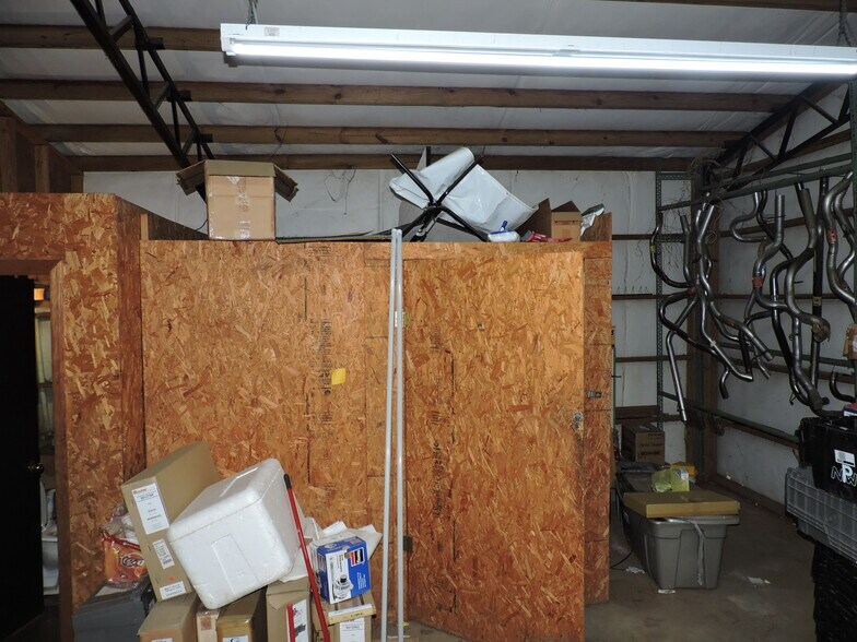 More Photos Of 130 Academy Dr, Greenville Auto Repair For Sale