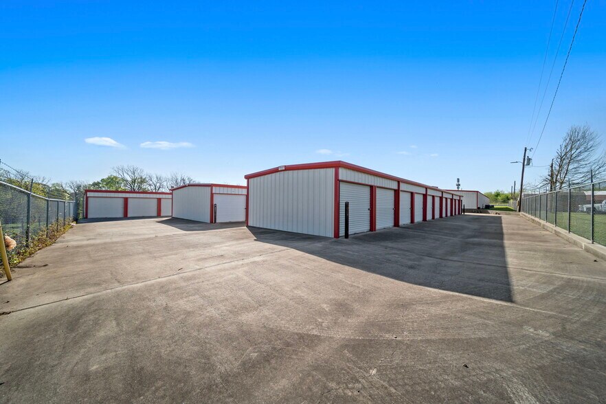More Photos Of 8775 Highway 290 E, Chappell Hill Self Storage For Sale