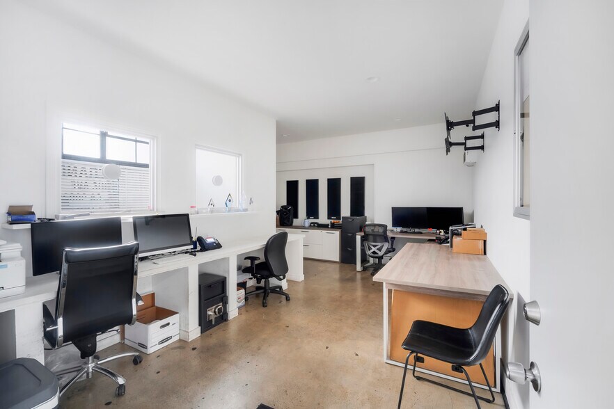 More Photos Of 2143 Pontius Ave, Los Angeles Showroom For Sale