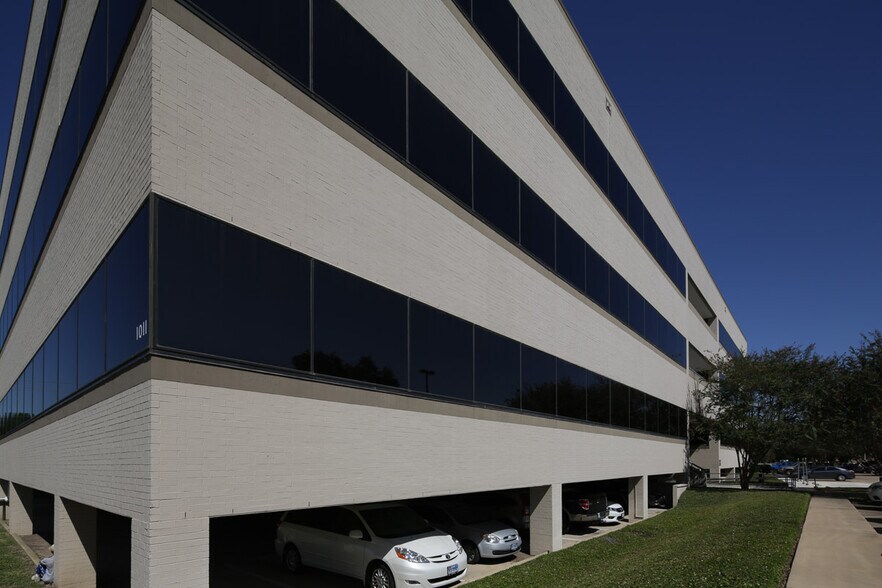 Primary Photo Of 1011 Highway 6 S, Houston Office For Lease