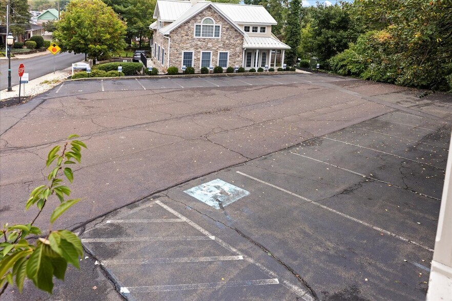 More Photos Of 152 N Main St, Doylestown Medical For Lease