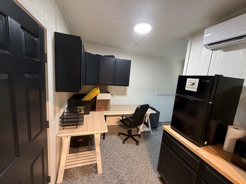 More Photos Of 580 County Road 196, Georgetown Unknown For Lease