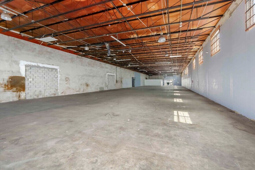 More Photos Of 540-550 W 20th St, Hialeah Warehouse For Lease