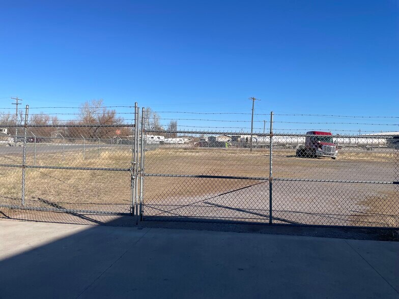 More Photos Of 2305 SW Holloway St, El Reno Warehouse For Lease