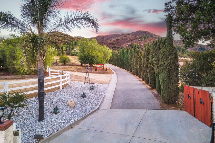 More Photos Of 22053 Highland St, Wildomar Specialty For Sale