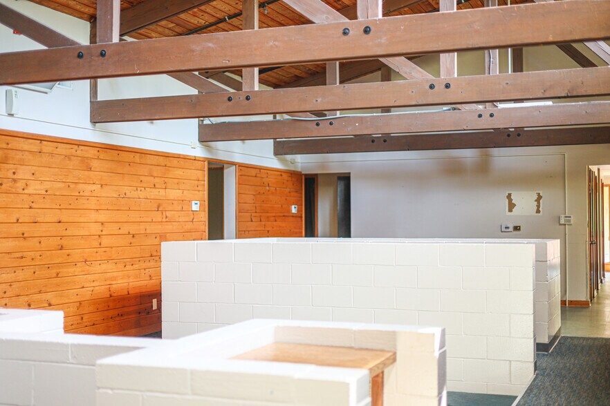 More Photos Of 1301 Kenyon Ave, Des Moines Loft Creative Space For Sale