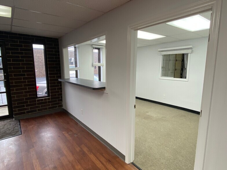 More Photos Of 627 Minuet Ln, Charlotte Light Manufacturing For Lease