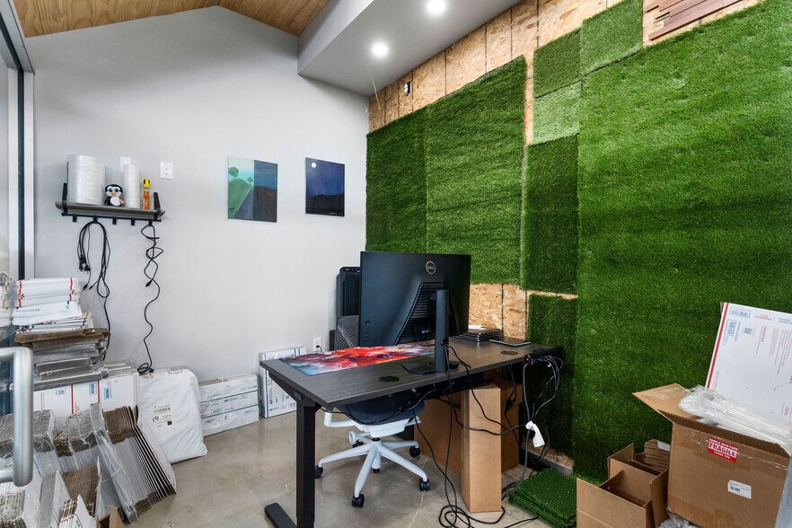 More Photos Of 1330 Rayford Park Rd, Spring Loft Creative Space For Lease