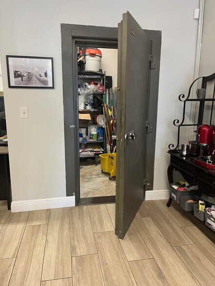 More Photos Of 1315 N Dixie Hwy, Lake Worth Office Residential For Sale