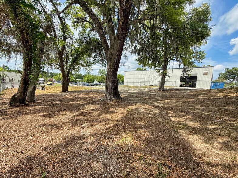 More Photos Of 7266 Cross Park Dr, Charleston Warehouse For Lease