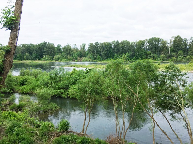 More Photos Of 2111 Front St, Salem Office For Lease