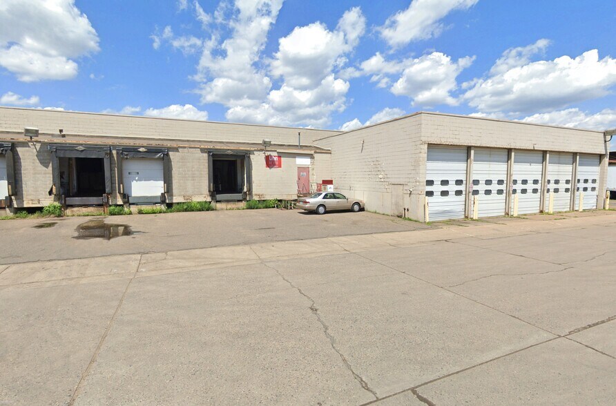 More Photos Of 3003 Pacific St, Minneapolis Distribution For Lease