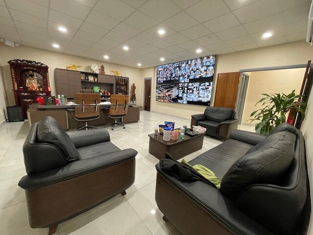 More Photos Of 75 Onderdonk Ave, Maspeth Manufacturing For Sale