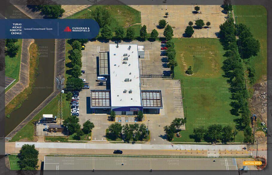Primary Photo Of 12621 Ryewater Dr, Houston Auto Repair For Sale