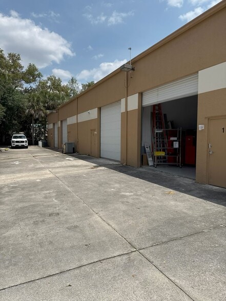 More Photos Of 1410 Park Ln S, Jupiter Warehouse For Lease