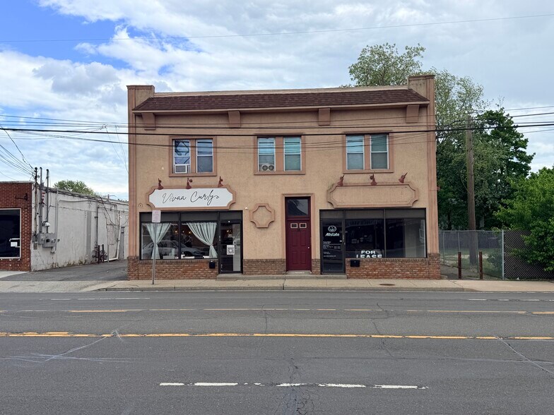 More Photos Of 51-53 W Montauk Hwy, Lindenhurst Storefront Retail Residential For Sale