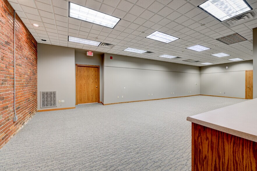 More Photos Of 309 South St, Pella Industrial For Sale