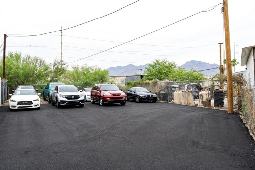 More Photos Of 10016 N Cave Creek Rd, Phoenix Warehouse For Lease