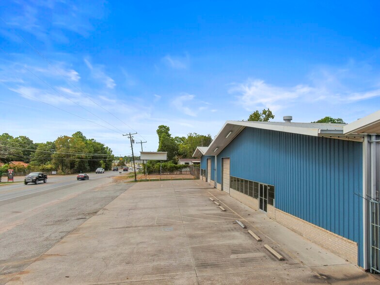 More Photos Of 213 FM 1314, Conroe Manufacturing For Lease