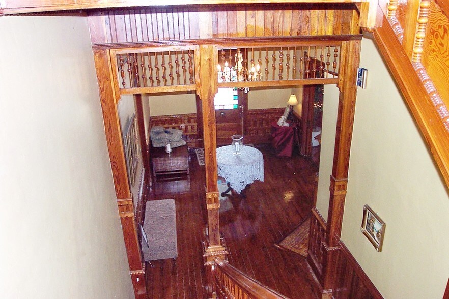 More Photos Of 27 Sycamore St, Jefferson Specialty For Lease