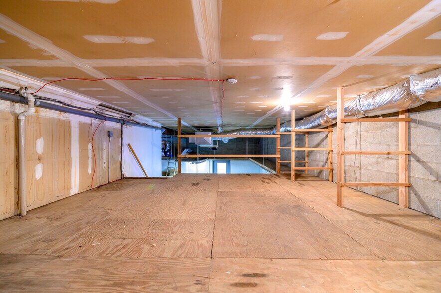 More Photos Of 36 Larkin St, Stamford Warehouse For Sale