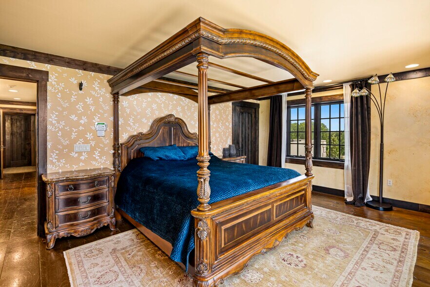 More Photos Of 4122 186th Blvd, Russell Specialty For Sale
