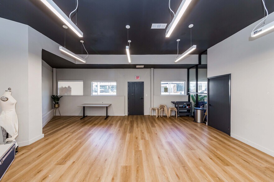 More Photos Of 2870 Foothill Blvd, La Crescenta Office For Sale