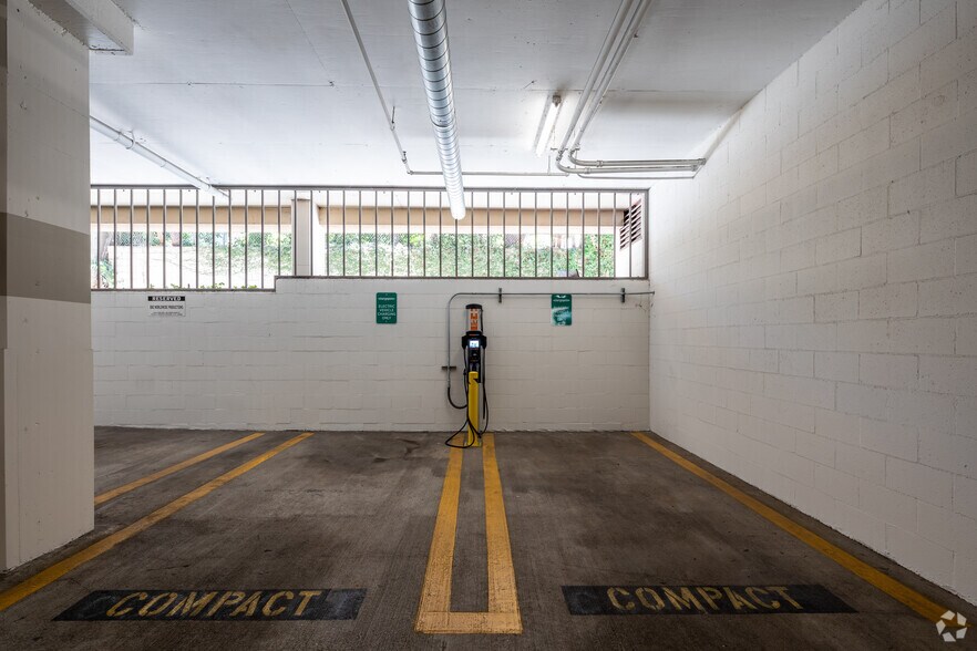 More Photos Of 10351 Santa Monica Blvd, Los Angeles Office For Lease