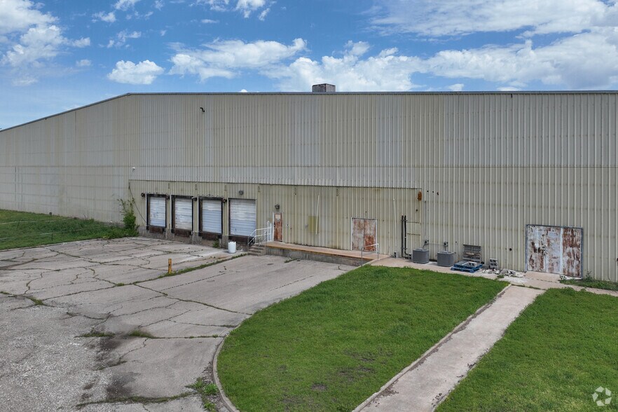 More Photos Of 1901 Boundary Ave, Pawhuska Warehouse For Sale