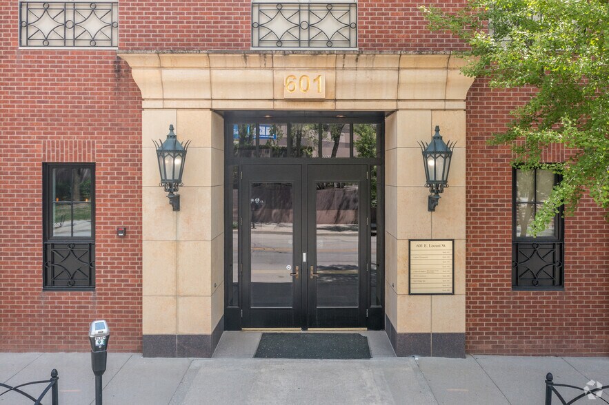 More Photos Of 601 E Locust St, Des Moines Office For Lease