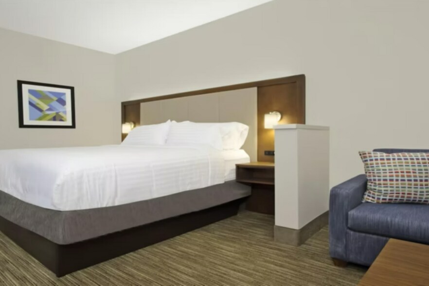 More Photos Of 2000 6th St N, Columbus Hospitality For Sale