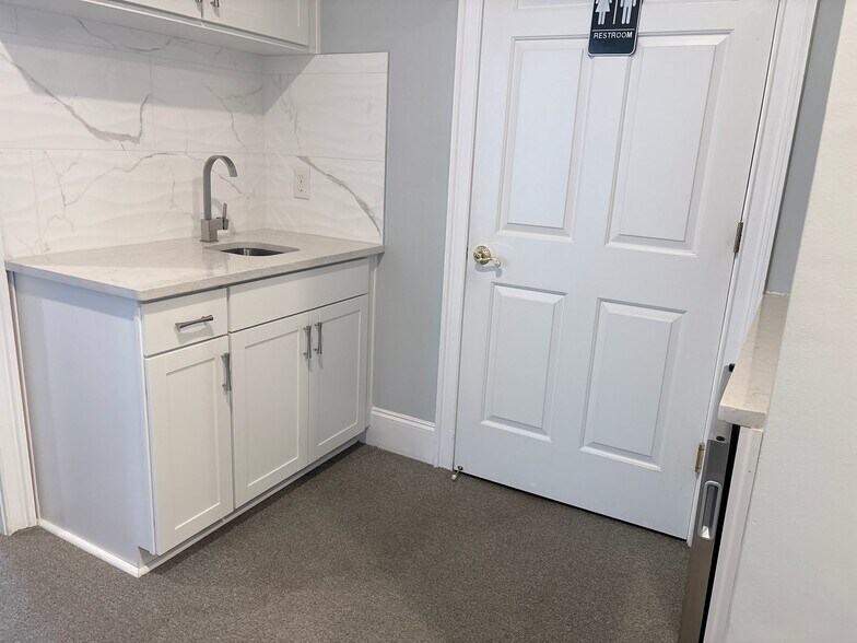 More Photos Of 11795 Northfall Ln, Alpharetta Office For Sale