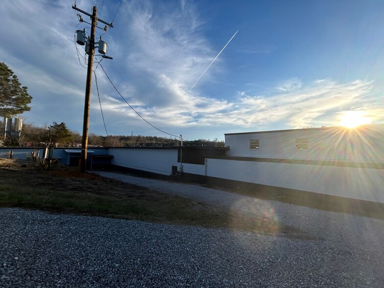 More Photos Of 4744 Singleton Station Rd, Louisville Distribution For Lease