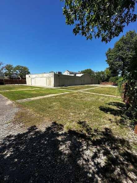 More Photos Of 5225 NE Chouteau Tfwy, Kansas City Freestanding For Lease