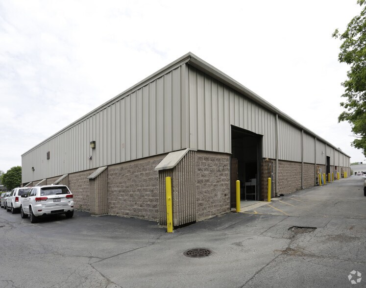 More Photos Of 825 W 75th St, Willowbrook Light Manufacturing For Lease