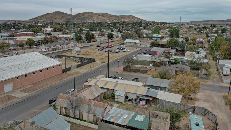 More Photos Of 200 W Murphy St, Alpine Flex For Sale