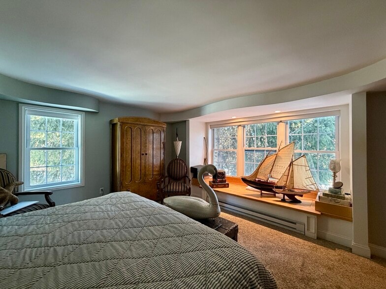 More Photos Of 886 Commercial St, Rockport Hotel For Sale