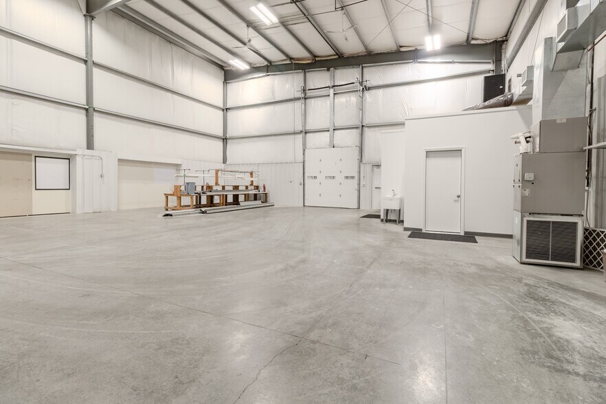 More Photos Of 5 B W Industrial, Washington Warehouse For Lease