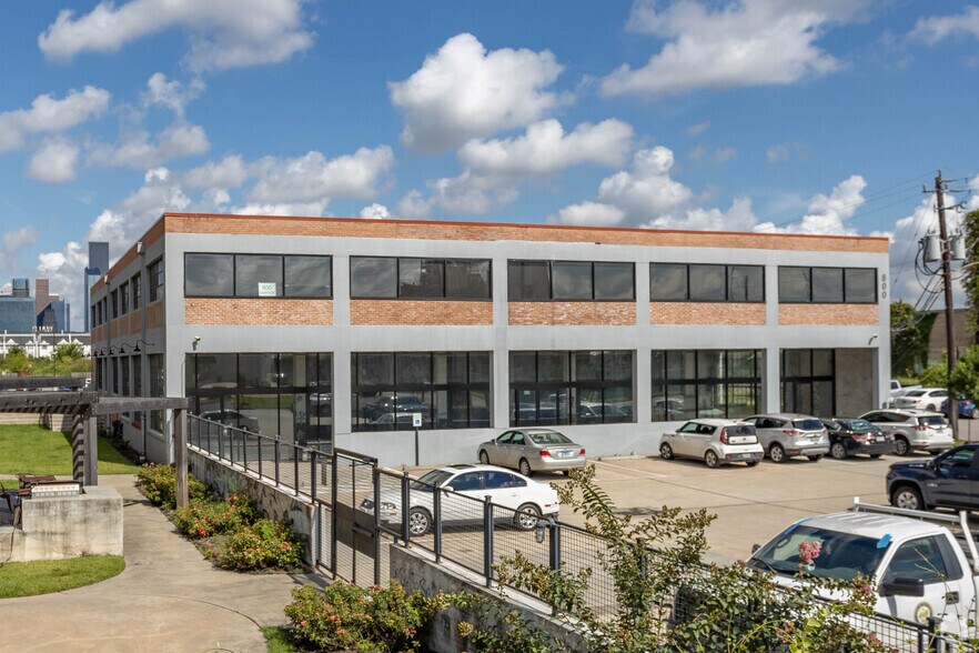 More Photos Of 800 Sampson St, Houston Loft Creative Space For Lease