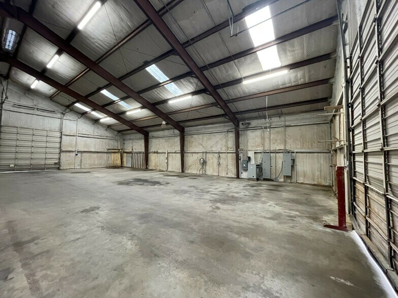 More Photos Of 14933 FM 2964, Tyler Warehouse For Lease
