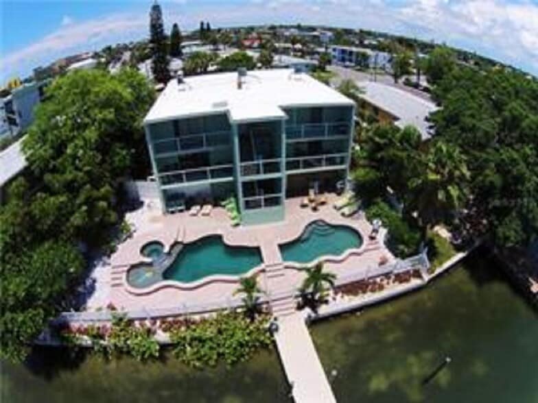 More Photos Of 125 110th Ave, Treasure Island Apartments For Sale