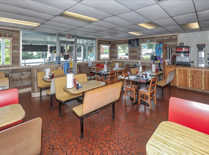 More Photos Of 1111 E Main St, Franklin Restaurant For Sale